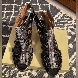 L’Artiste Women’s Sandals size 9